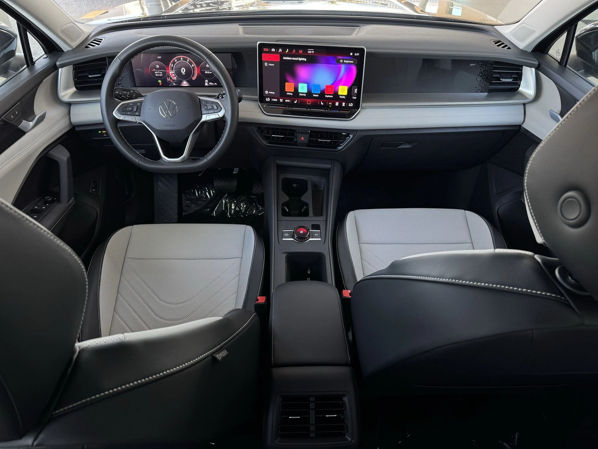 New 2026 Deep Black Pearl Volkswagen SE image 29