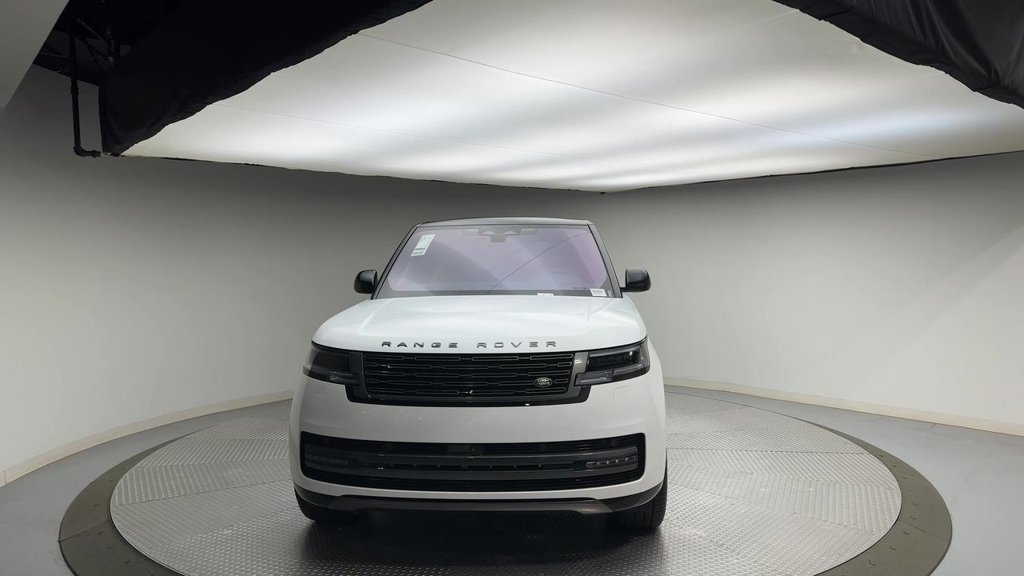 Used 2023 Fuji White Land Rover SE image 3