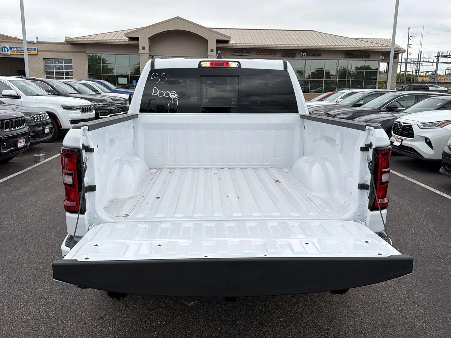 New 2026 Bright White Clear-Coat Exterior Paint RAM Big Horn image 20
