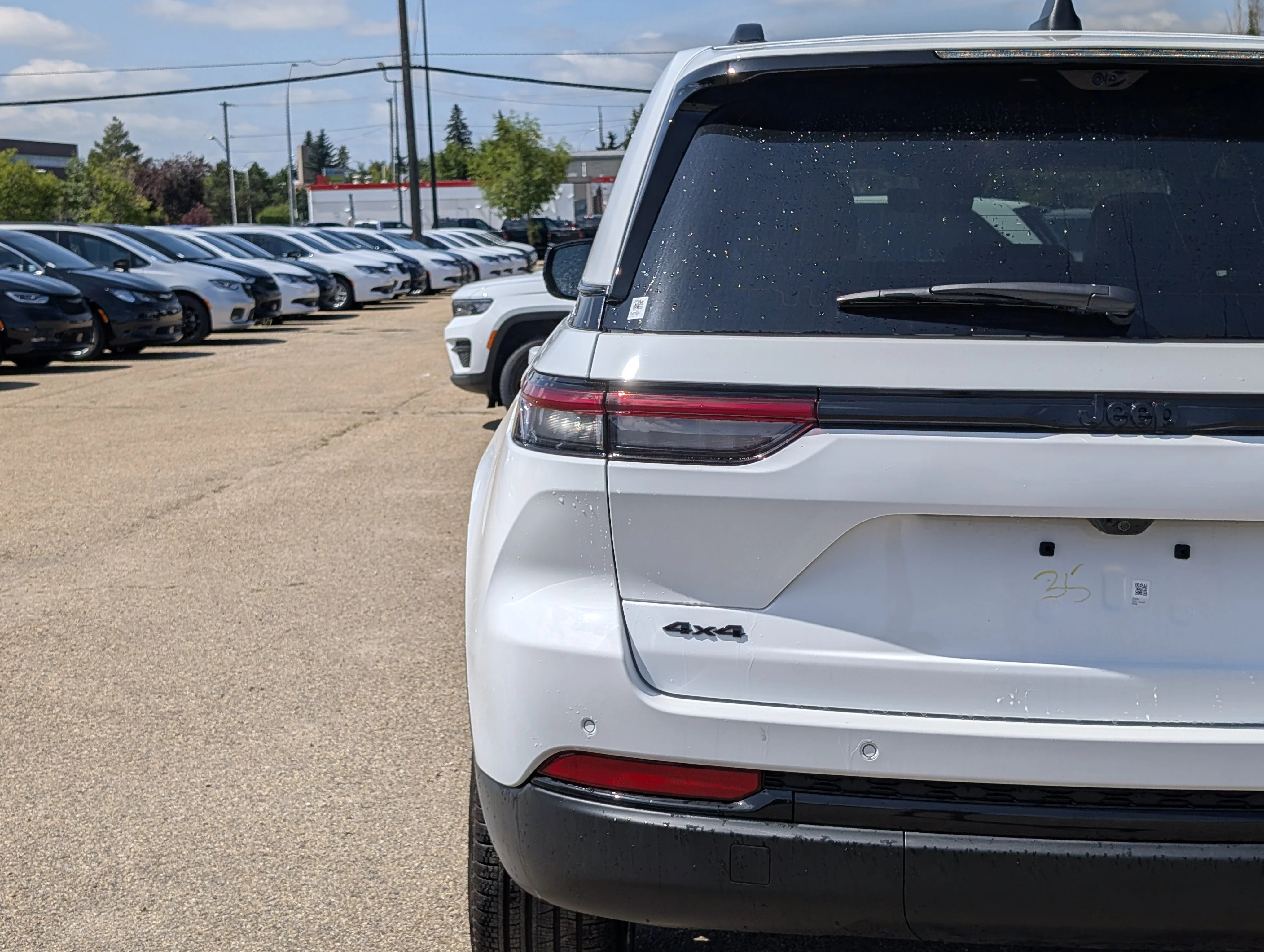 New 2025 Bright White Jeep Limited image 13