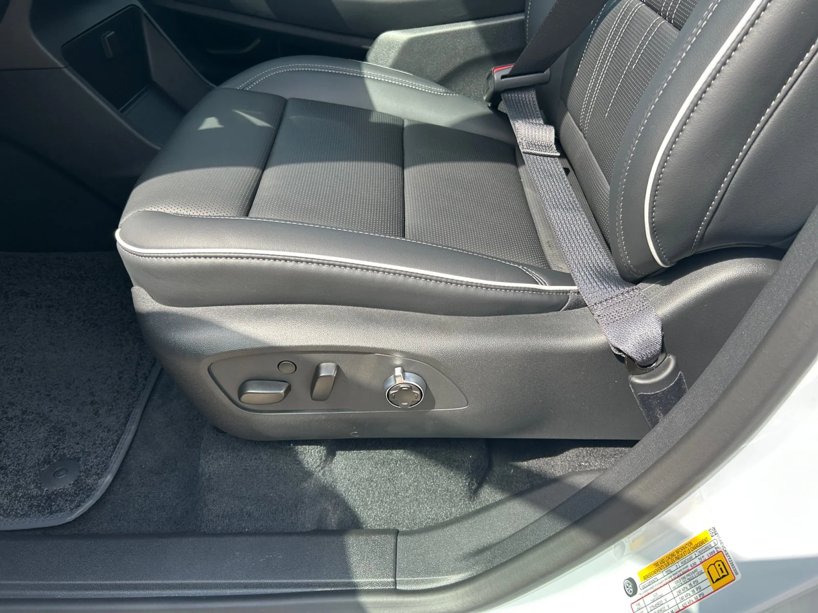 New 2026 Iridescent White Tricoat Buick Avenir AWD image 15