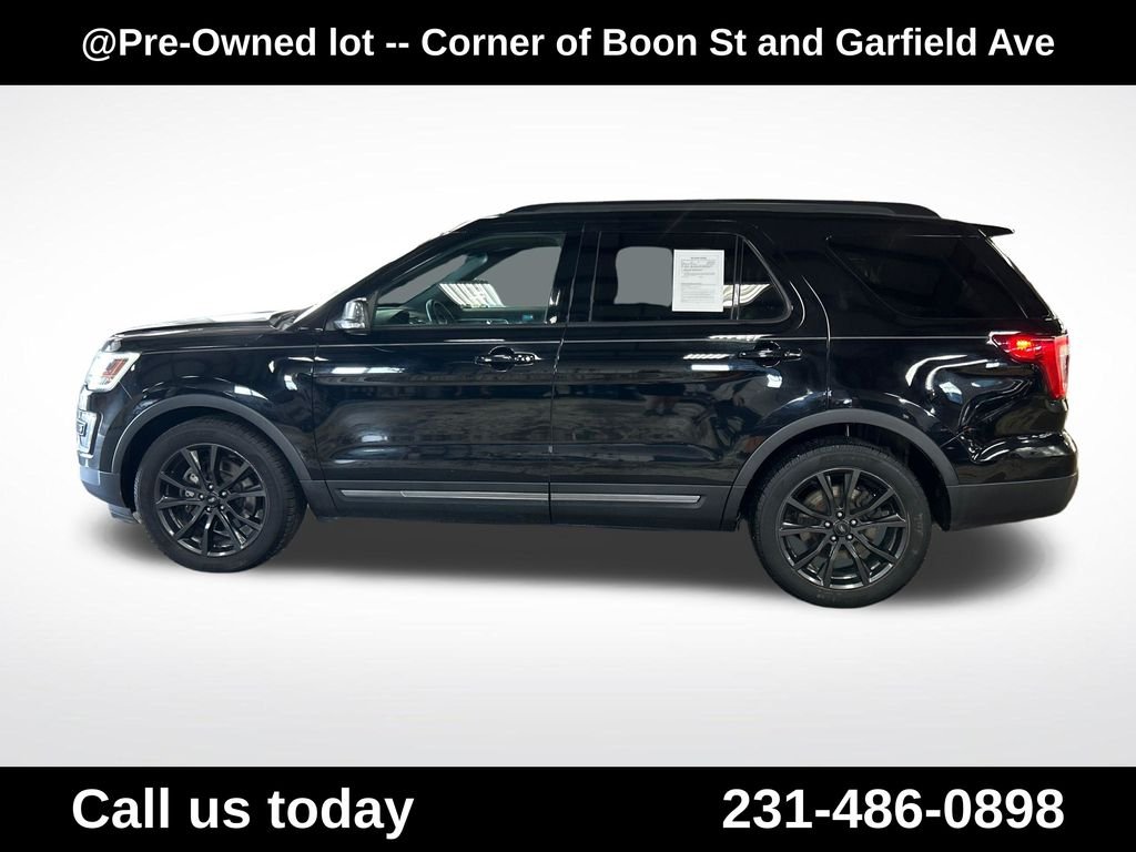 Used 2017 Black Ford XLT image 2