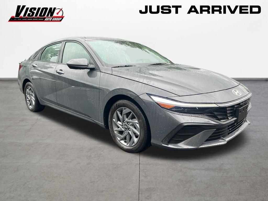 Used 2024 Gray Hyundai SEL image 1