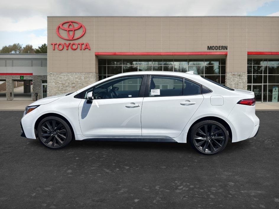 Used 2026 Ice Cap Toyota SE image 4