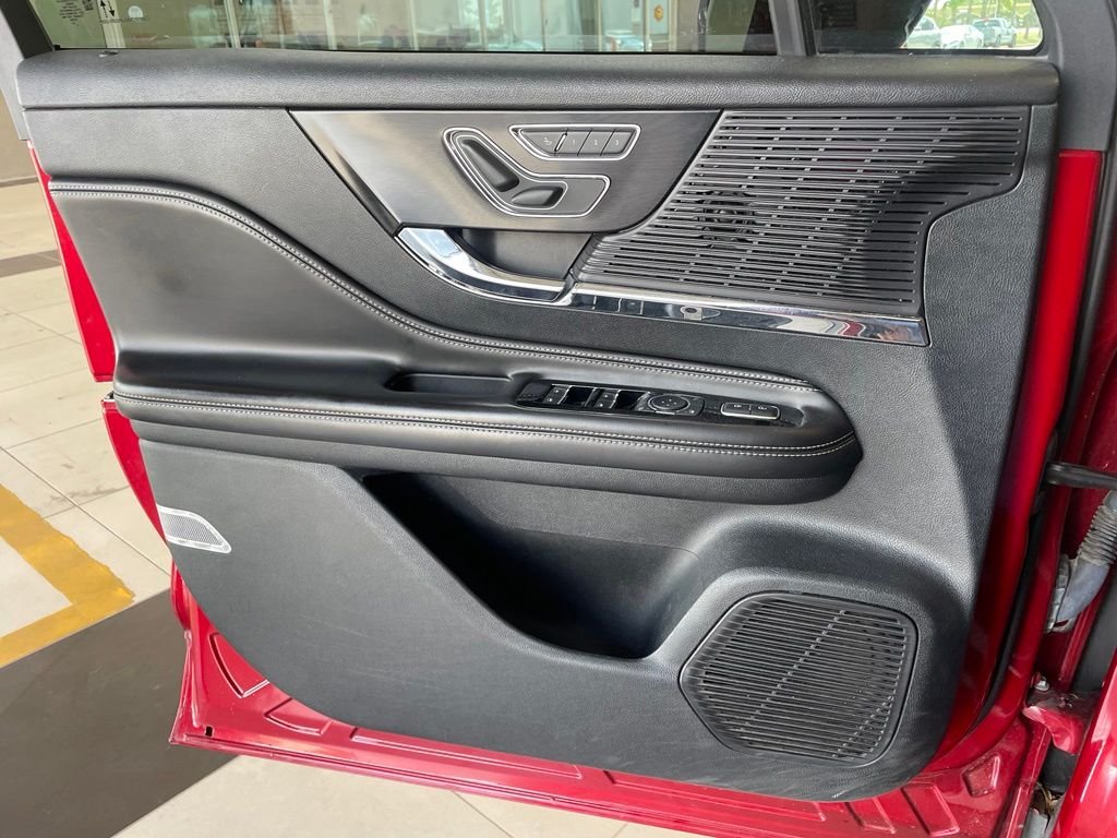Used 2021 Red Lincoln Standard image 10