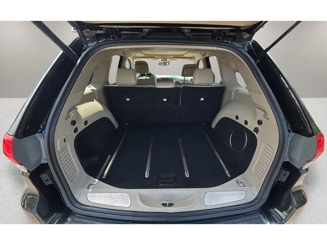 Used 2015 Black Jeep Limited image 32