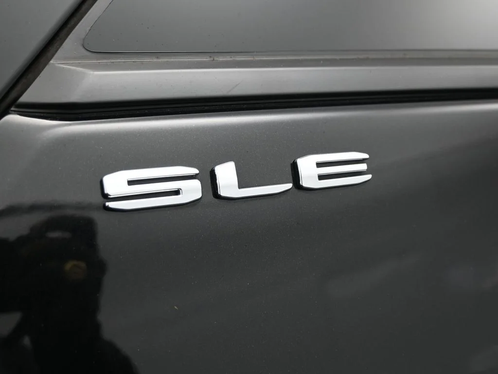 Used 2023 Ebony Twilight Metallic GMC SLE image 33
