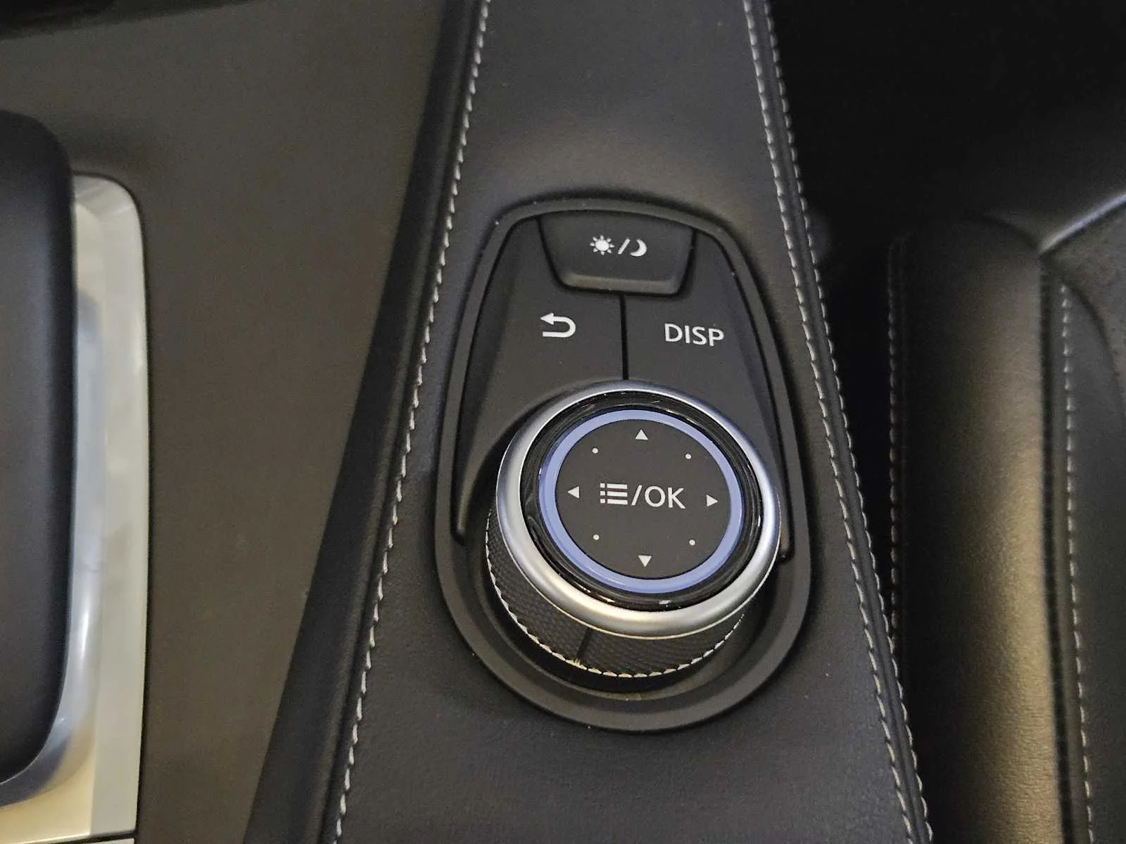 Certified Used 2025 Black Obsidian INFINITI LUXE image 21