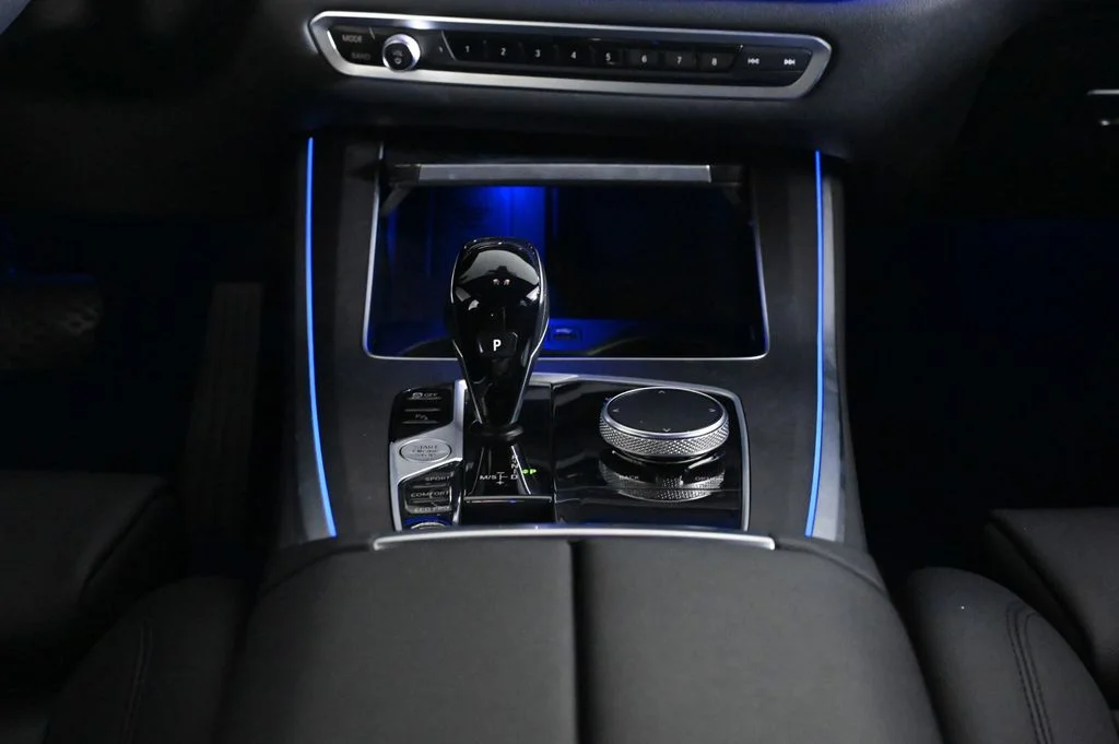 Used 2022 White BMW xDrive40i image 14
