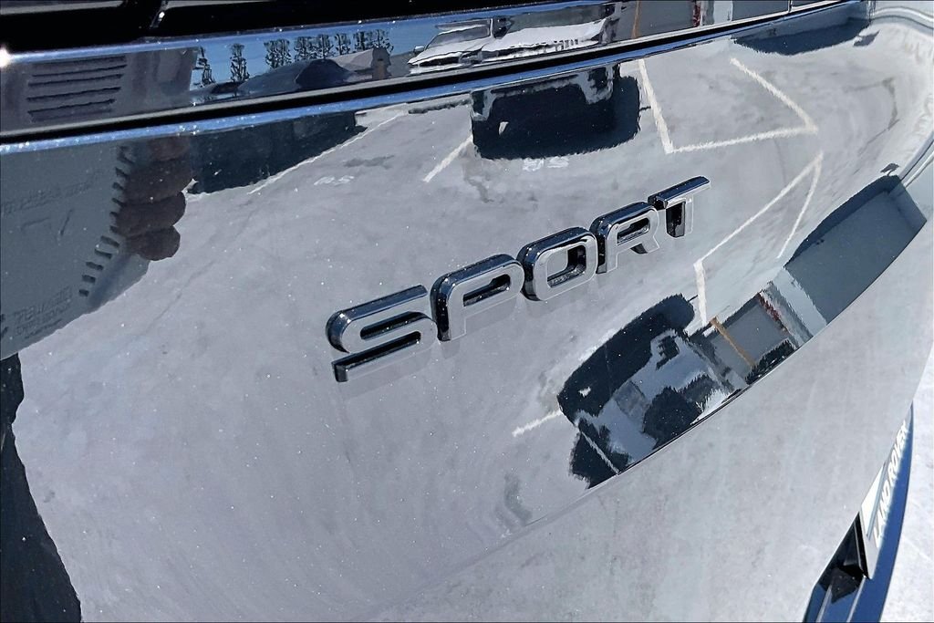 New 2026 SANTORINI BLACK Land Rover Dynamic SE image 9