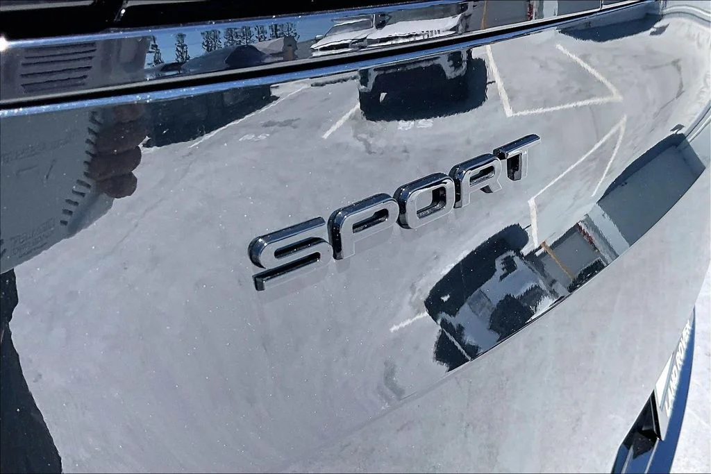 New 2026 Black Land Rover Dynamic SE image 9