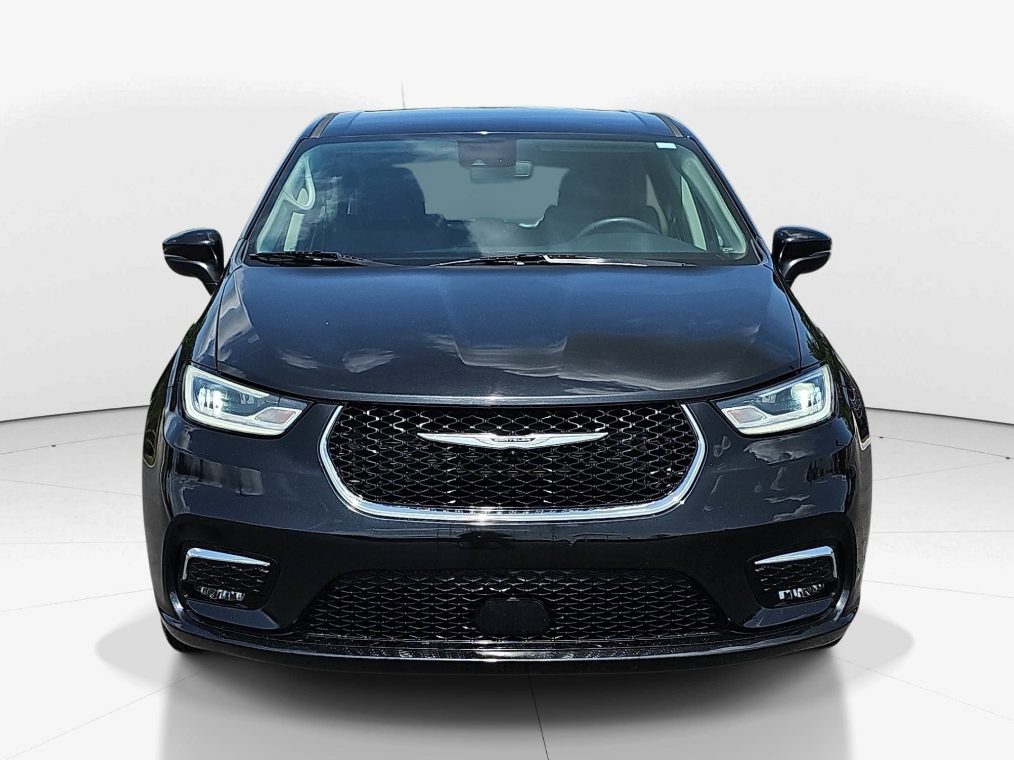 Used 2023 Brilliant Black Crystal Pearlcoat Chrysler Touring L image 8