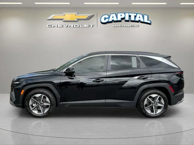 Used 2025 Black Hyundai SEL Convenience image 2