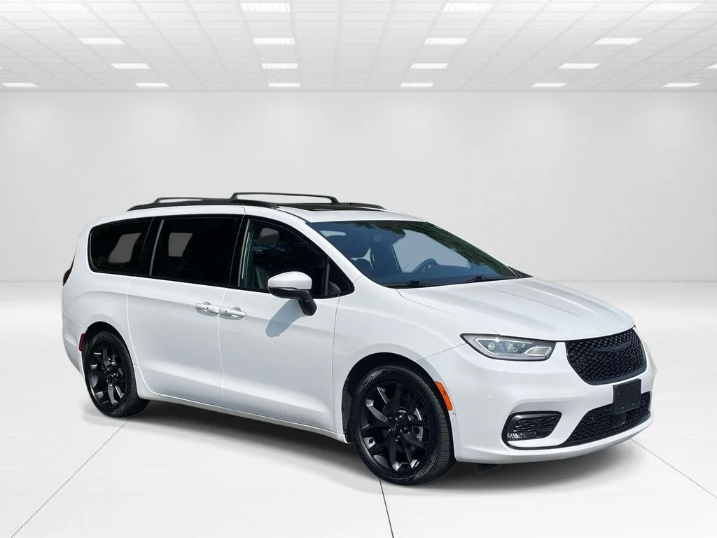 Used 2023 White Chrysler Touring S image 1