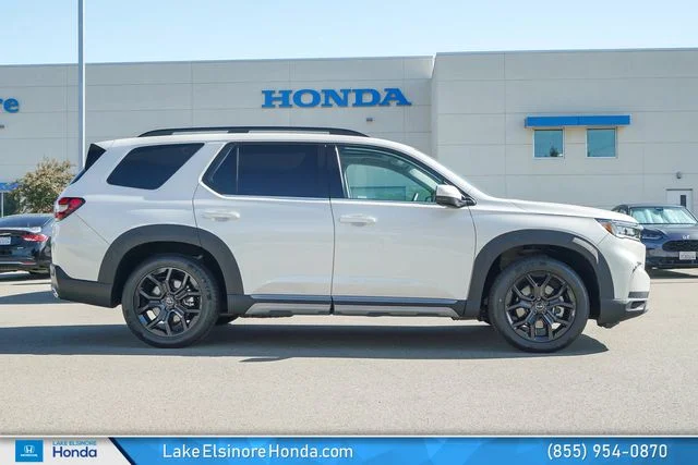 Used 2025 Platinum White Pearl Honda Touring image 6