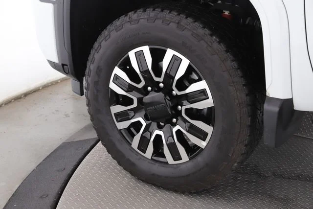 Used 2025 White GMC Denali Ultimate image 13