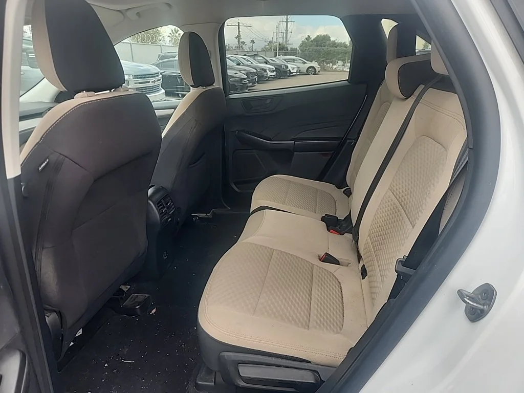 Used 2022 White Ford SE image 18