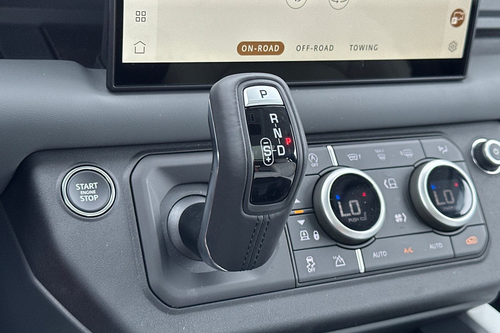 Used 2025  Land Rover S image 22