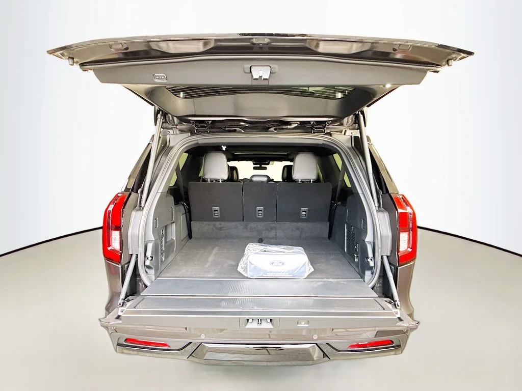 New 2026 Dark Matter Gray Metallic Ford MAX Platinum® image 28