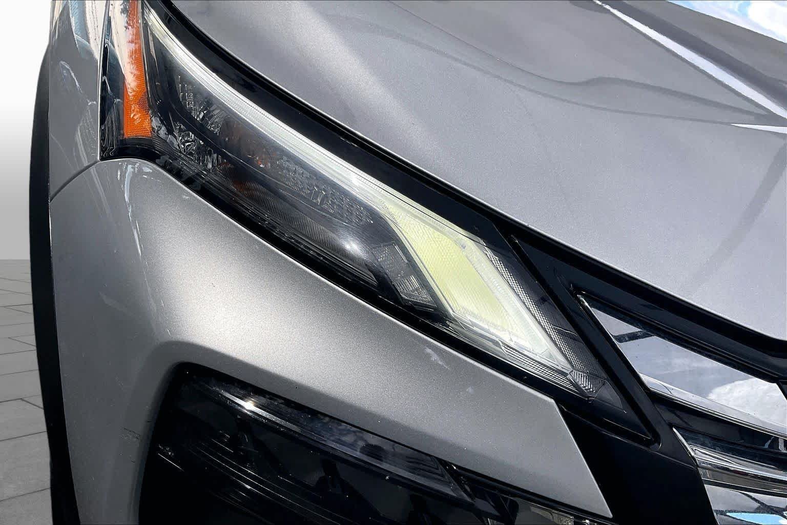 Used 2025 Brilliant Silver Metallic Nissan SV image 27