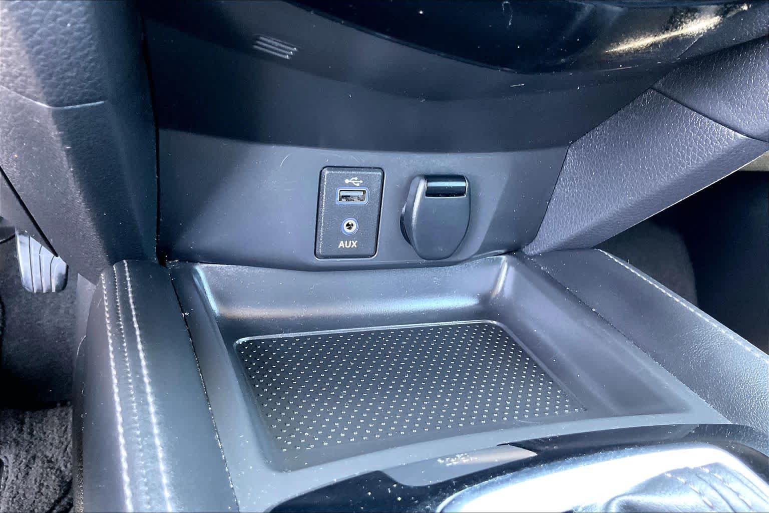 Used 2017 Gun Metallic Nissan SL image 31