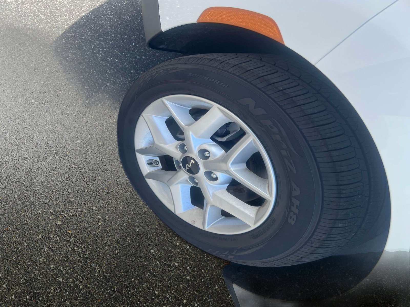 Used 2025 White Kia LX image 3