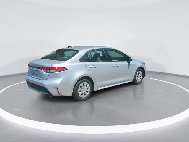 Used 2022 Silver Toyota L image 8