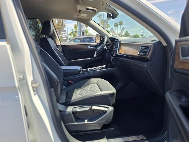 Used 2024  Volkswagen 2.0T SE w/Technology image 10