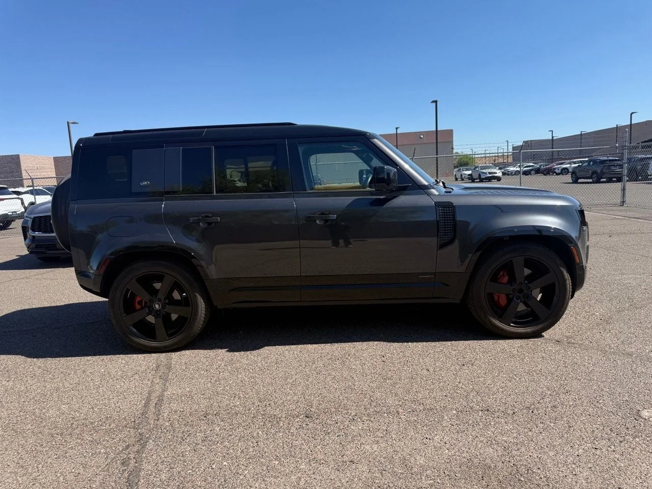 Used 2024  Land Rover X image 3