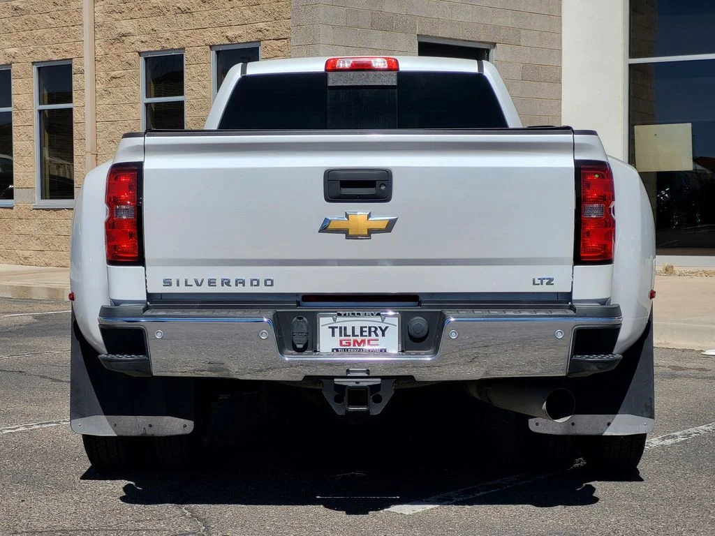 Used 2019 IRIDESCENT PEARL TRICOAT Chevrolet LTZ image 6