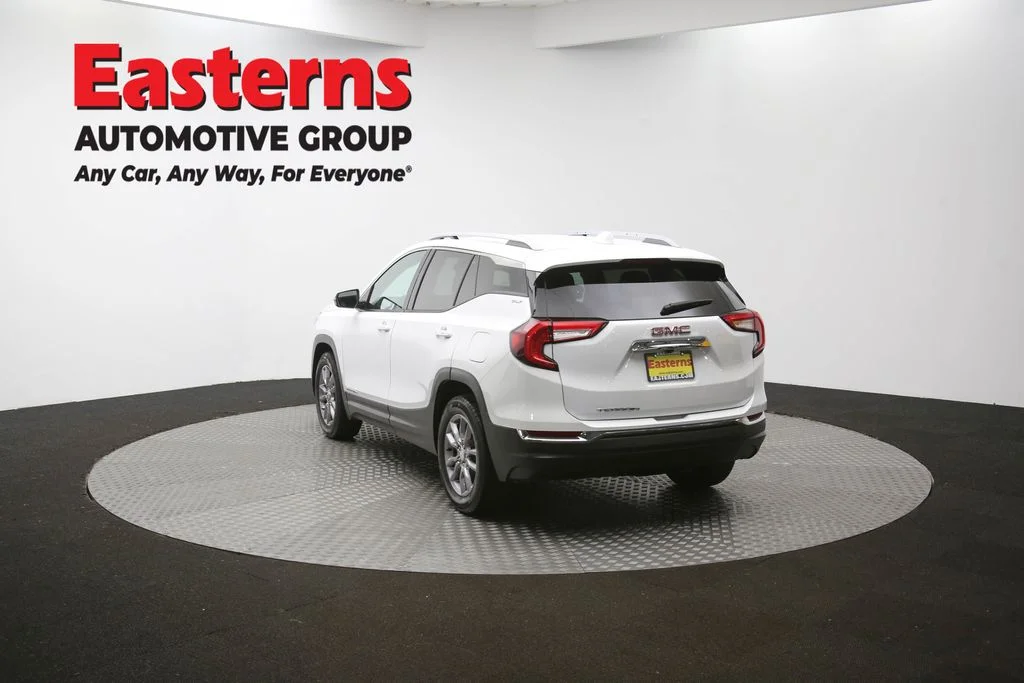 Used 2023 White GMC SLT image 67