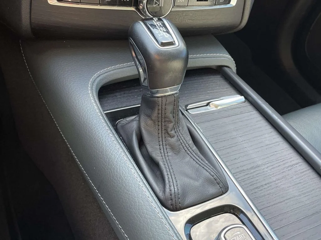 Used 2020 Bright Silver Metallic Volvo Momentum image 20