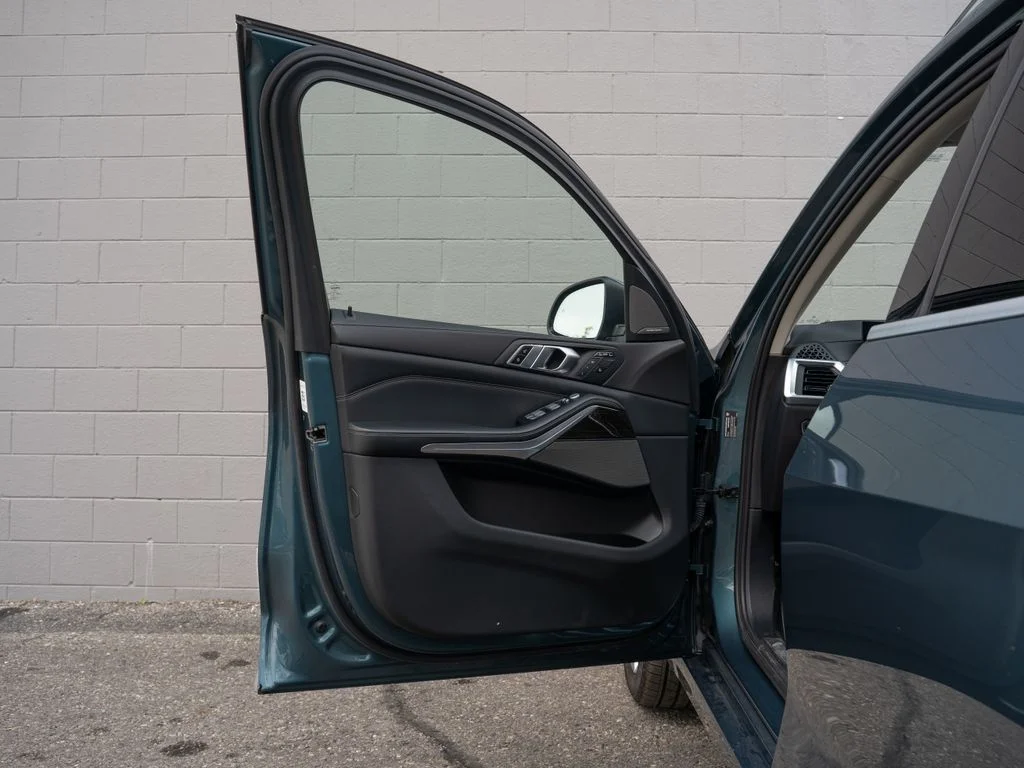 Used 2023 Blue BMW xDrive40i image 15