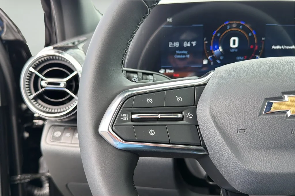 New 2027 Mosaic Black Metallic Chevrolet LT image 22