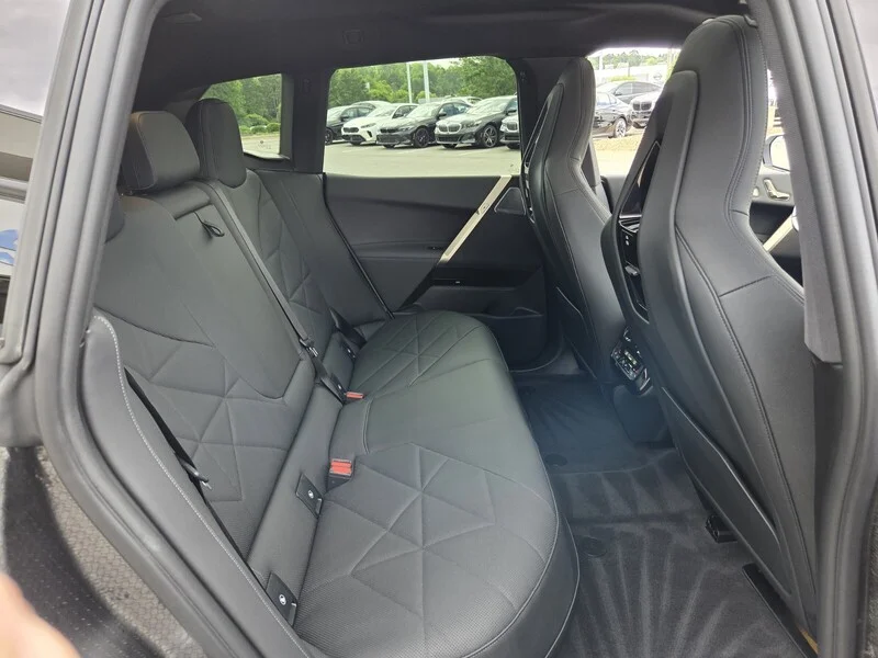 Used 2024 White Metallic BMW M60 SPORTS ACTIVITY VEHICLE image 21