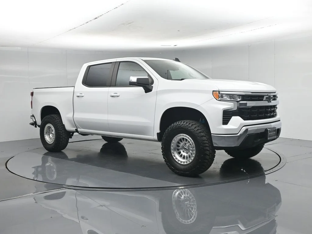 Used 2023 White Chevrolet LT image 28