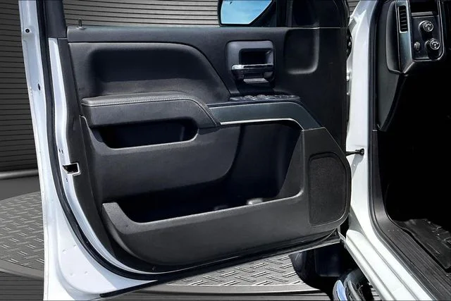 Used 2018 White Chevrolet LT image 21