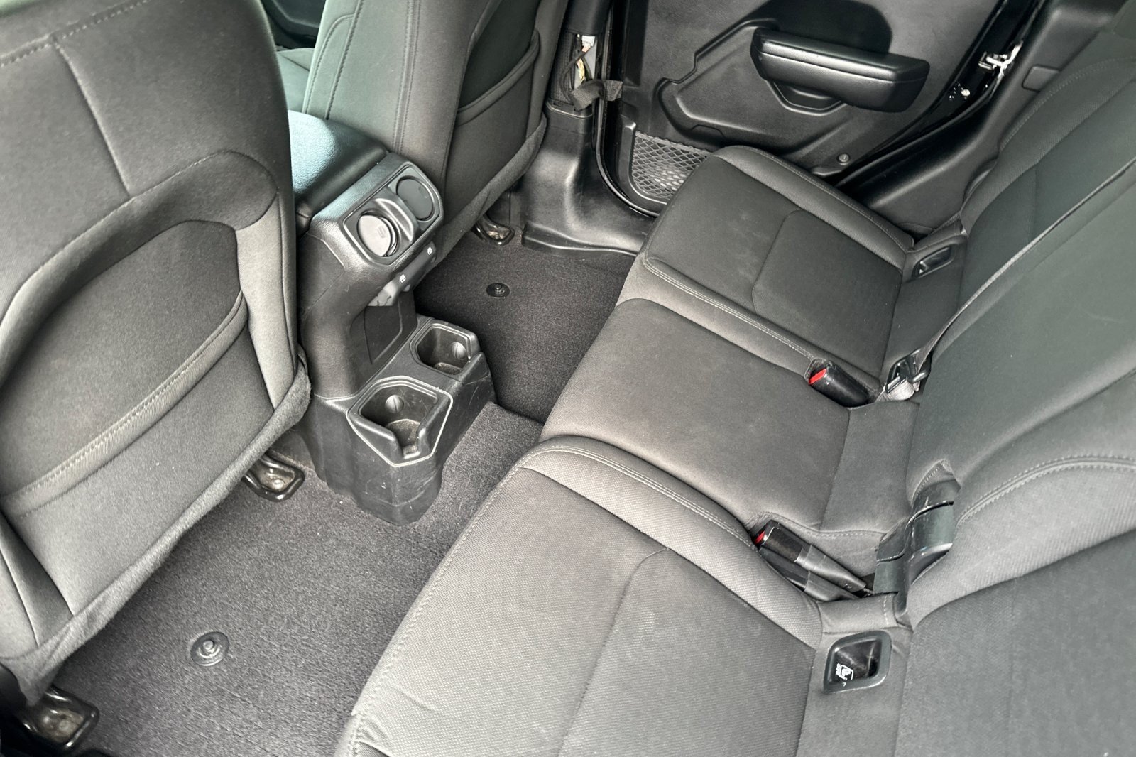 Used 2020 BLACK Jeep Sport S image 11
