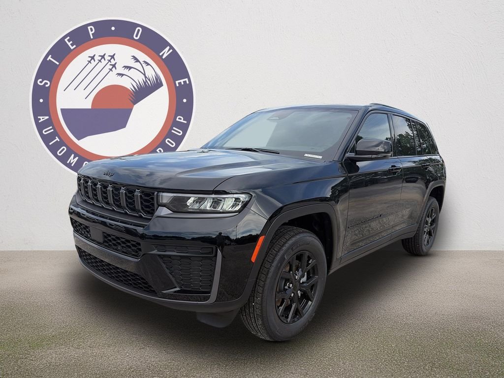 New 2026 Diamond Black Crystal Pearl-Coat Exterior Paint Jeep Altitude image 2