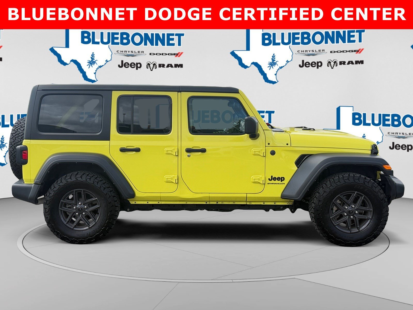 Used 2024 High Velocity Clearcoat Jeep Sport S image 4