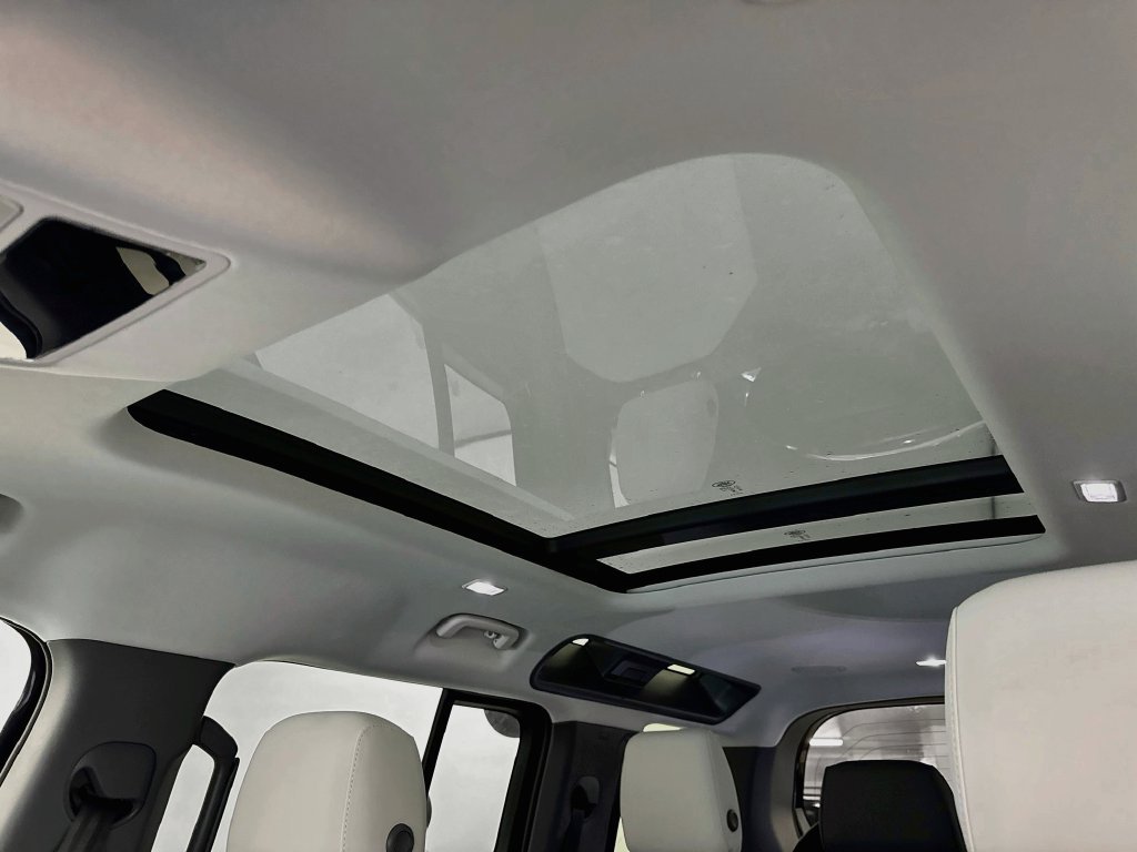 New 2026 Santorini Black Land Rover X-Dynamic SE image 22