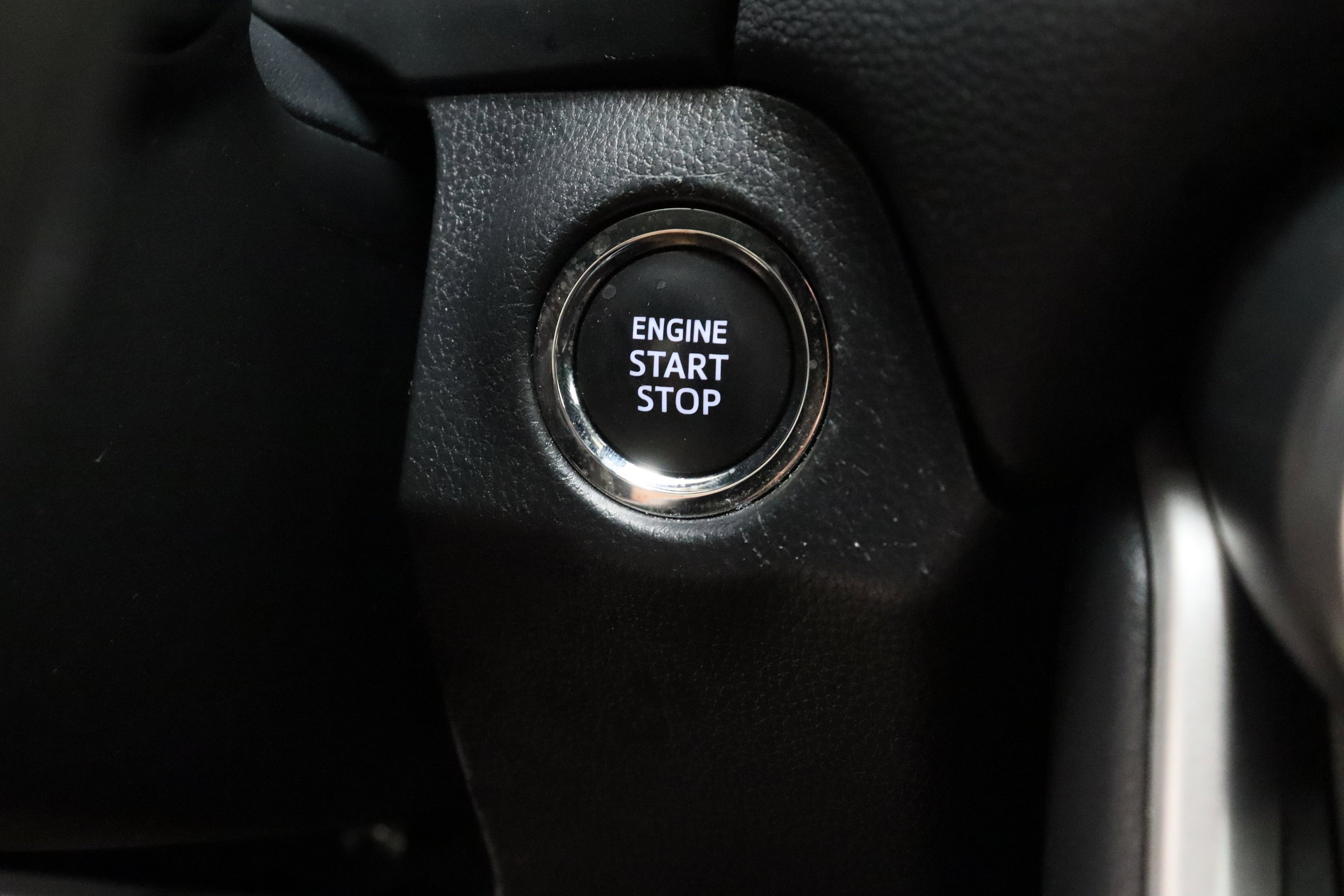 Used 2025 Silver Sky Metallic Toyota XLE 2.5L image 18