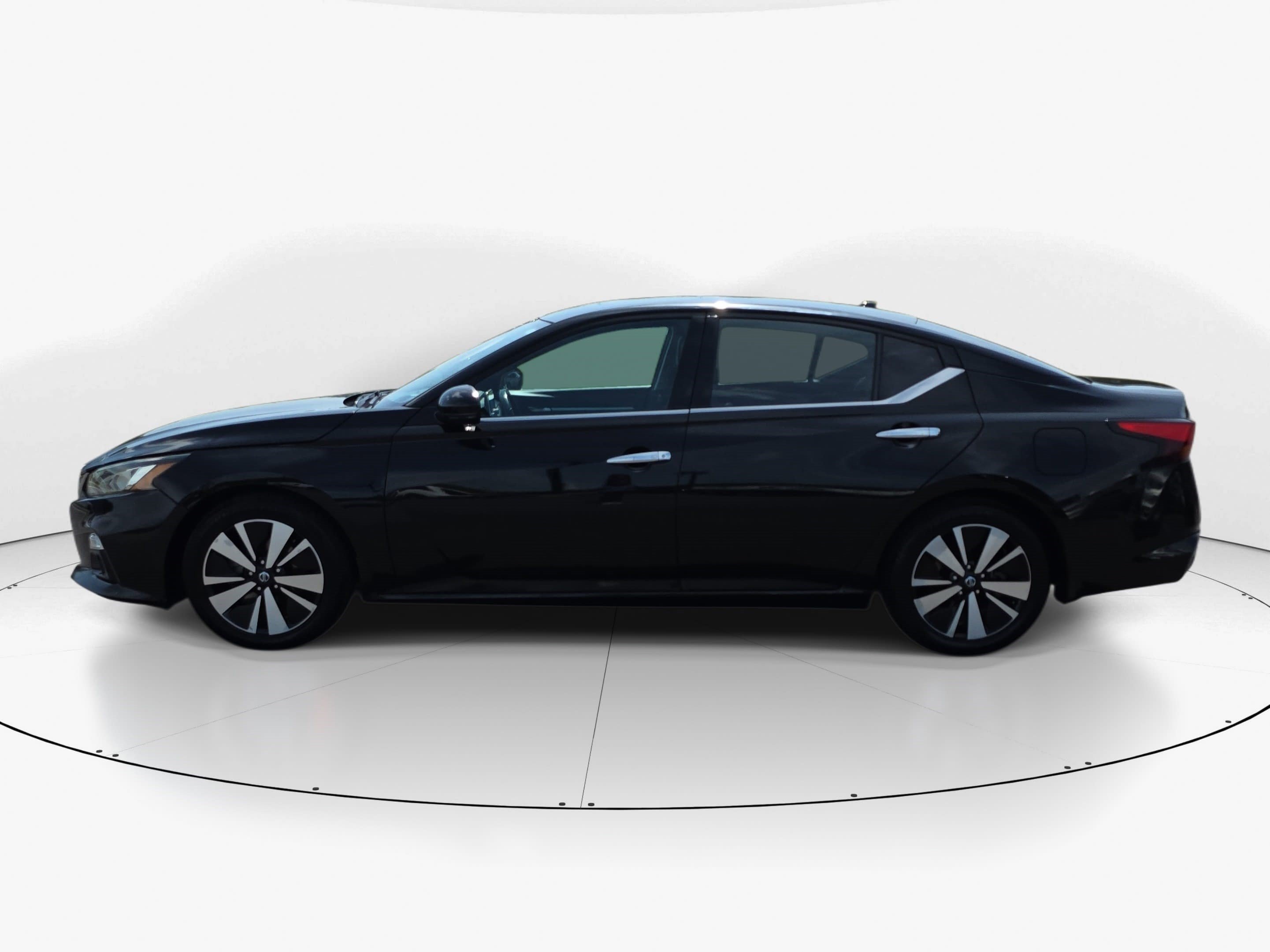 Used 2021 Super Black Nissan 2.5 SL image 6