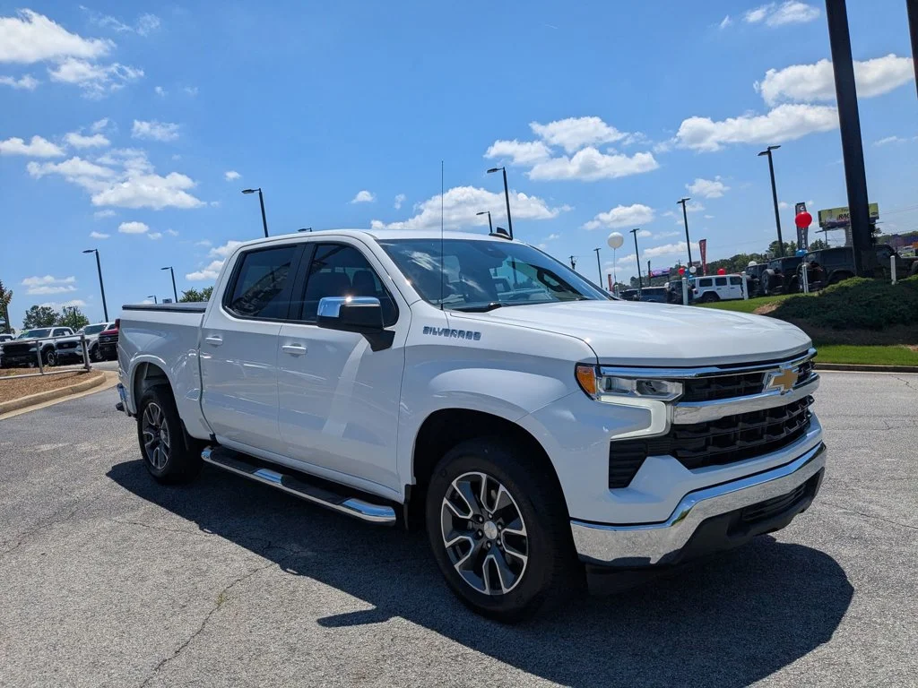 Used 2022 Summit White Chevrolet LT image 3