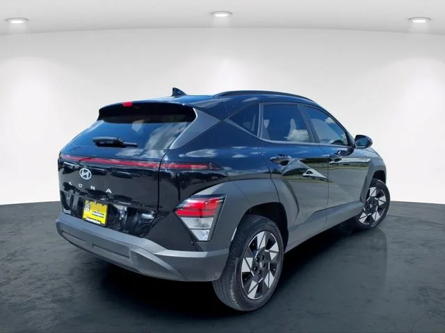 Used 2025 Black Hyundai SEL image 8
