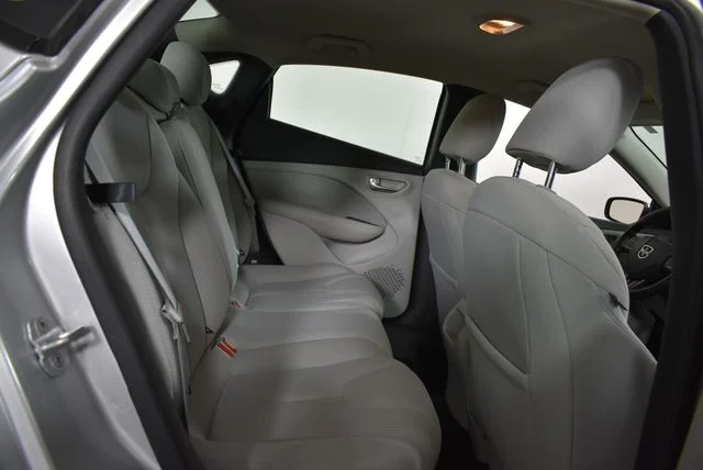 Used 2013 Silver Dodge SXT image 17