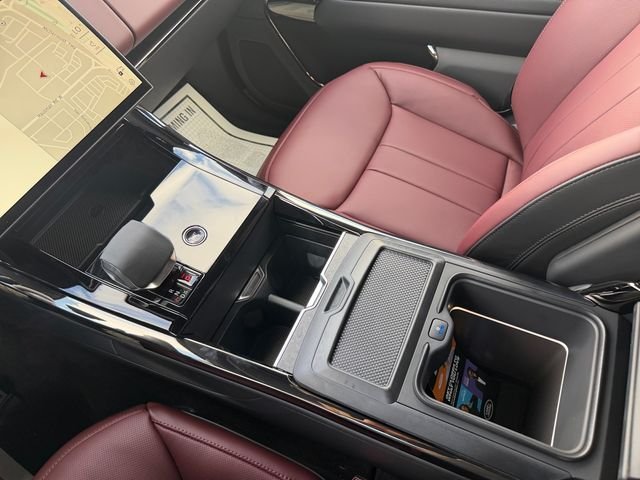 New 2026 Santorini Black Land Rover Dynamic SE image 24