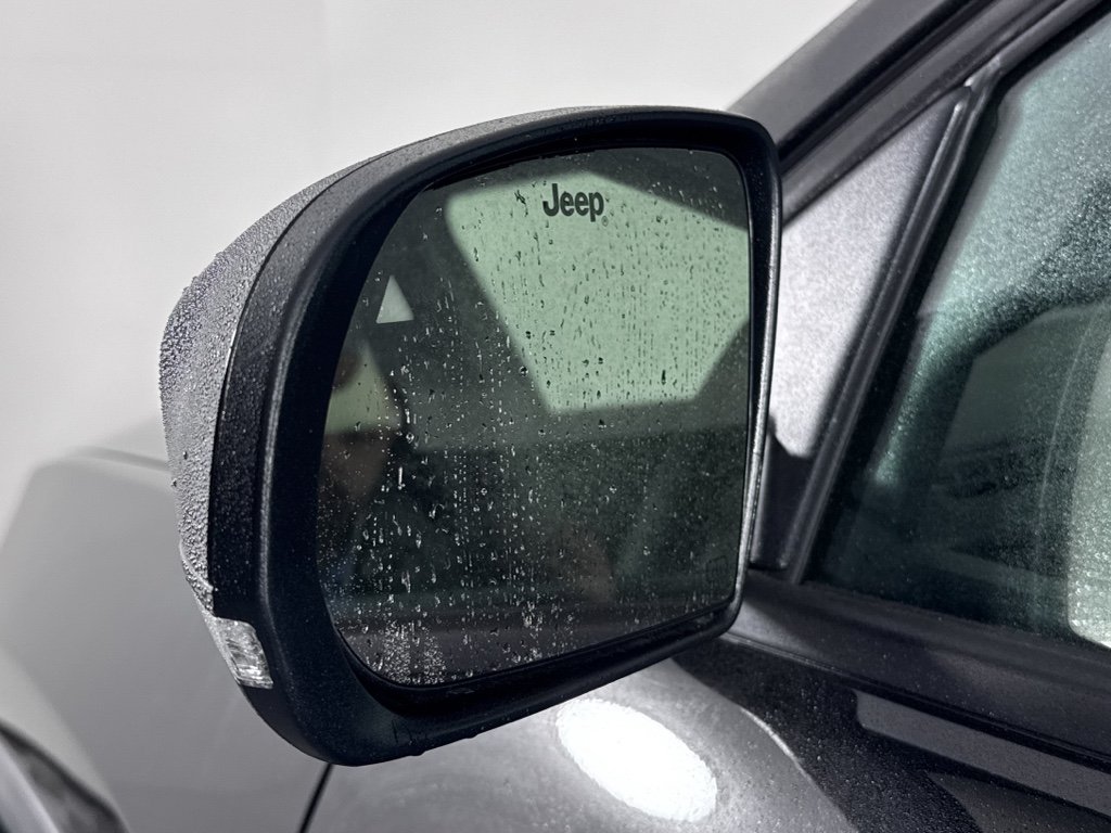 New 2026 Diamond Black Crystal Pearl-Coat Exterior Paint Jeep Limited Altitude image 26