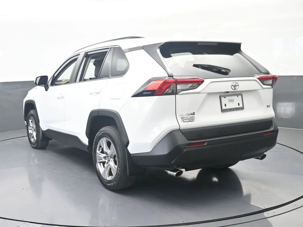 Used 2025 Ice Toyota XLE image 3