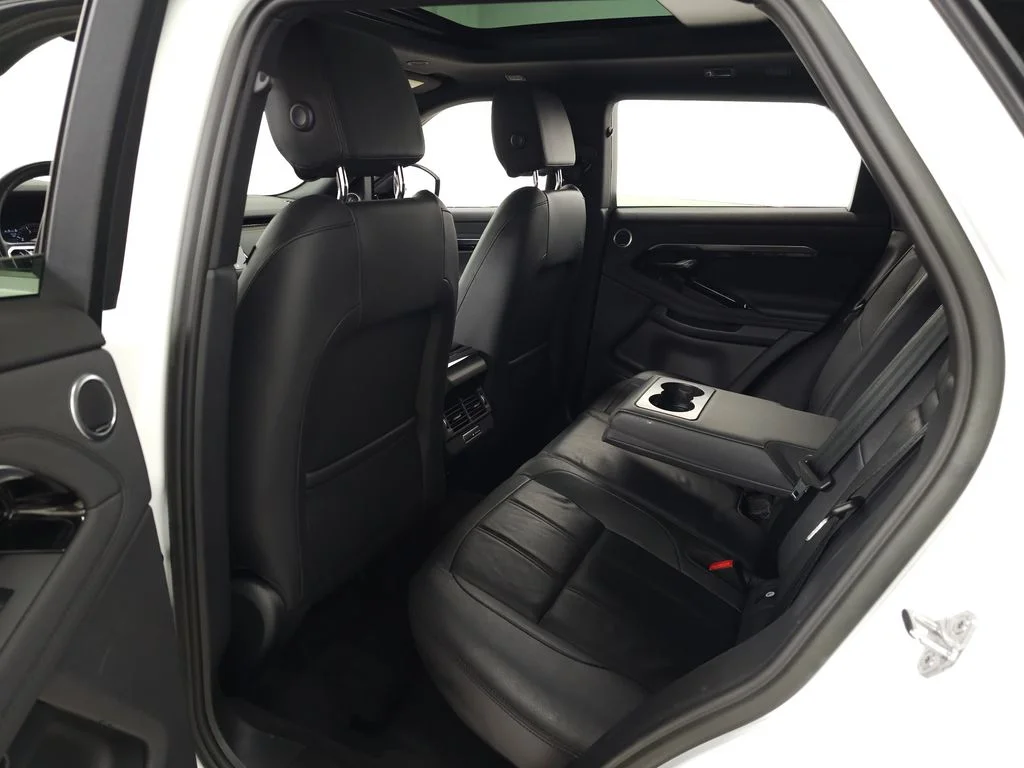 Used 2023 White Land Rover R-Dynamic SE image 34